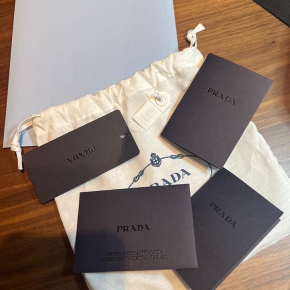 Authentic Prada Re-Edition 2005 Saffiano leather bag 🌹$1950🌹 - Picture 8 of 8